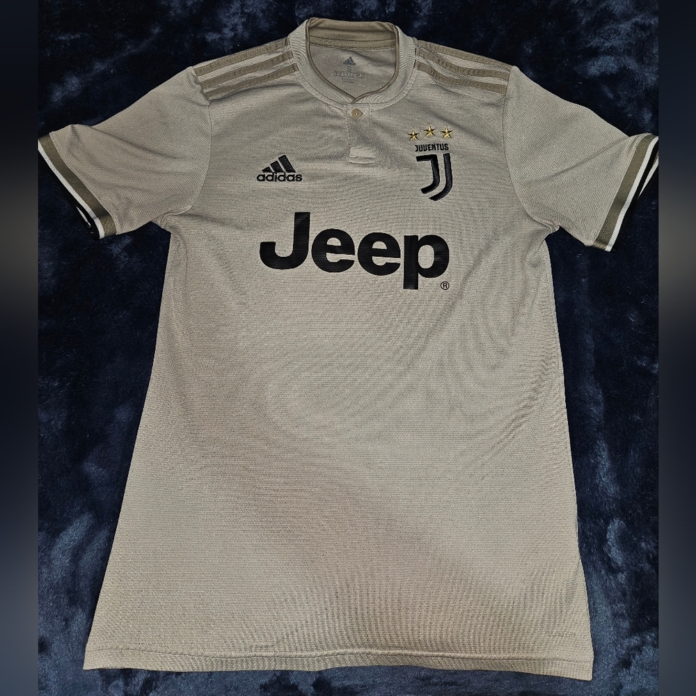 Juventus away kit in a size small